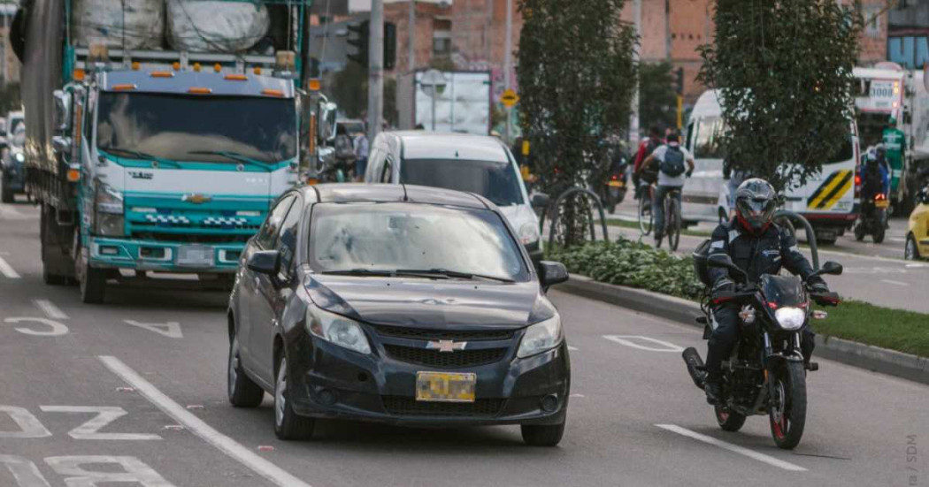 Vehículos circulando en Bogotá